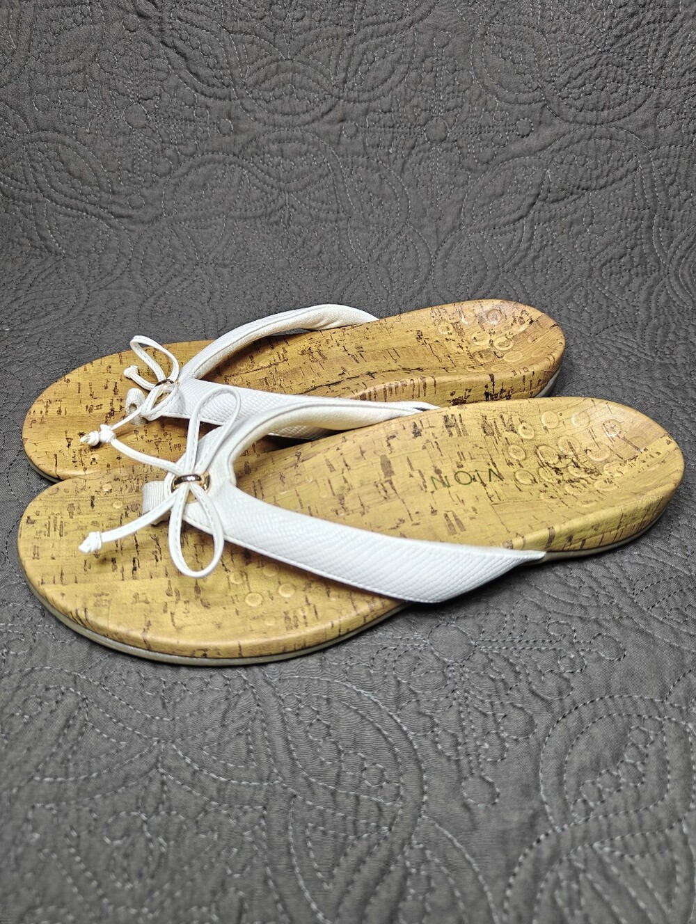 VIONIC Bella II Cassie Rock Toe Post FlipFlop SlipOn Thong Cork Footbed Sandal 9